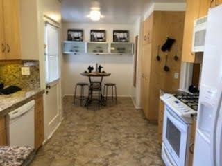 breakfast nook, maybe office space - 70 Belmont Ave