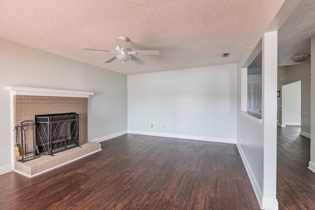 Building Photo - 804 Gideon Road