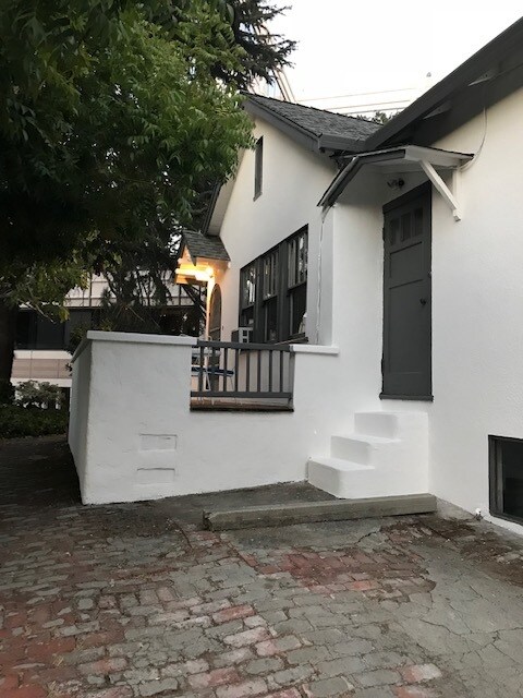 Outside front - 1833 Bonanza St