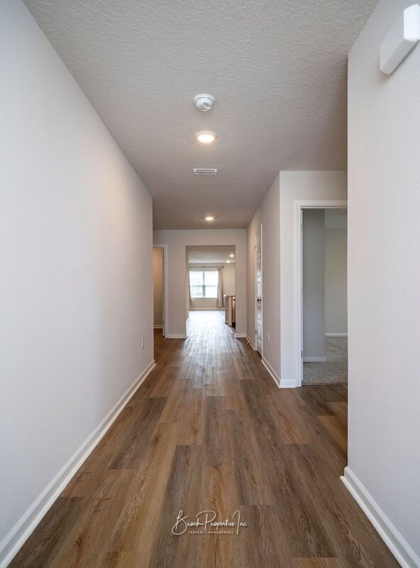 Building Photo - 9651 Angel Oak Dr