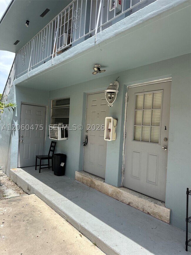Building Photo - 238 SW 18th Ave