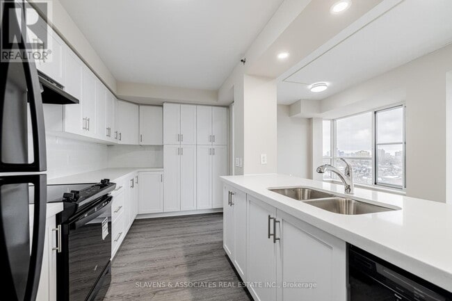Building Photo - 2-612 Neptune Dr