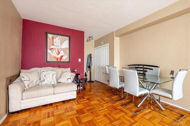 Foto del edificio - 6 Fordham Hill Oval