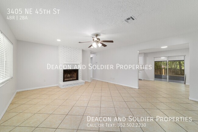 Building Photo - 3405 NE 45th St