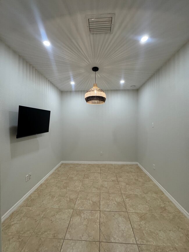 Building Photo - 21379 Bella Terra Blvd