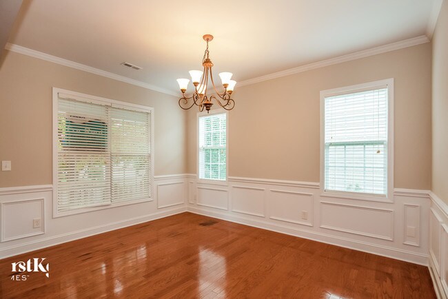 Foto del edificio - 129 Cloister Ln
