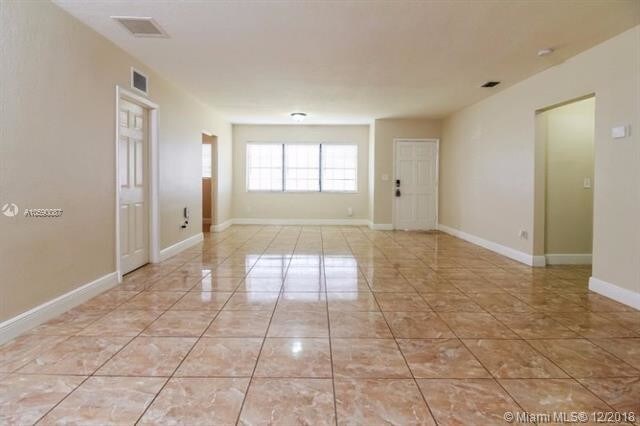 Foto del edificio - 1730 NW 187th St