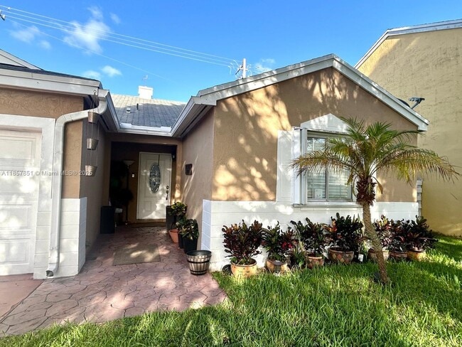 Foto del edificio - 14459 SW 137th Ct