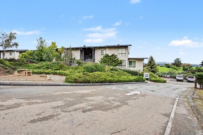 Foto del edificio - 19100 Crest Ave