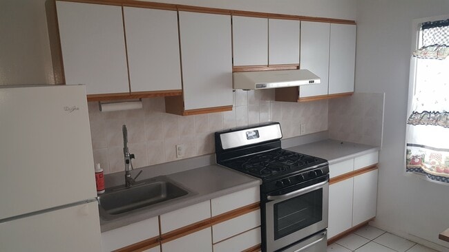 Foto del edificio - Spacious open 3 bedroom, 2 bathroom home i...
