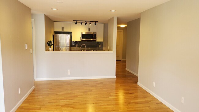 Building Photo - 3045 20th Ave W