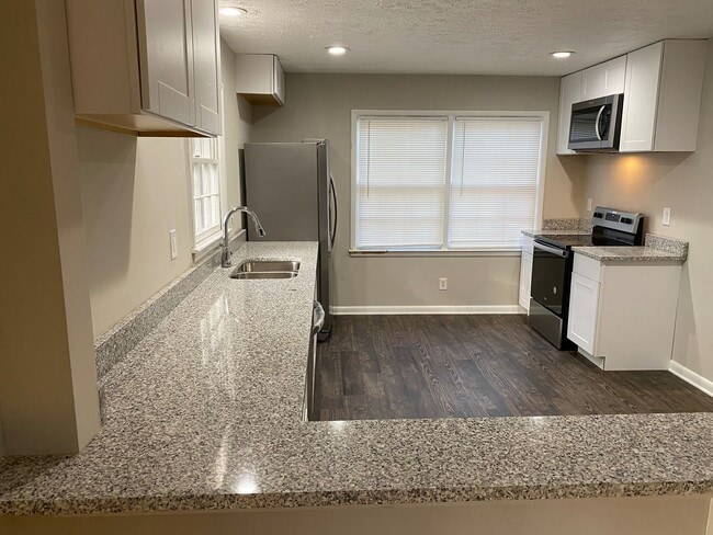 Building Photo - Charming 3-Bed, 2-Bath Ranch in Decatur with Fenced Yard!