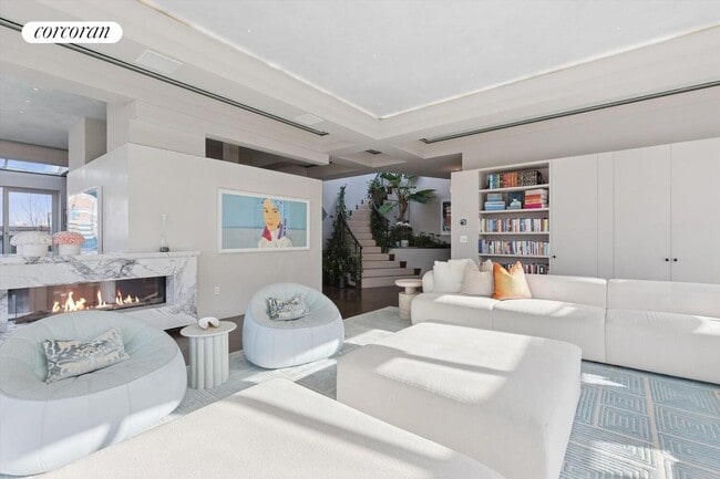 Building Photo - 190 Riverside Dr