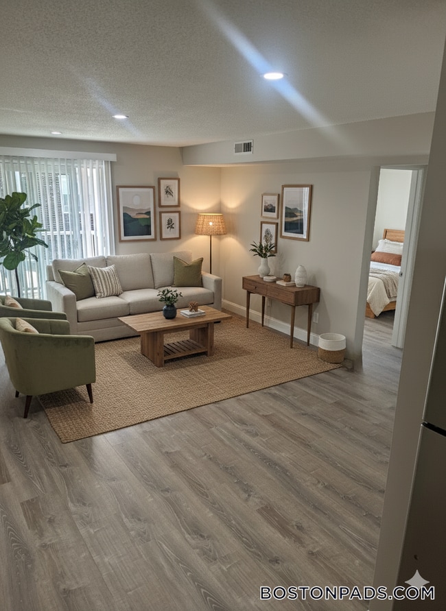 Building Photo - 13 Kenmar Dr