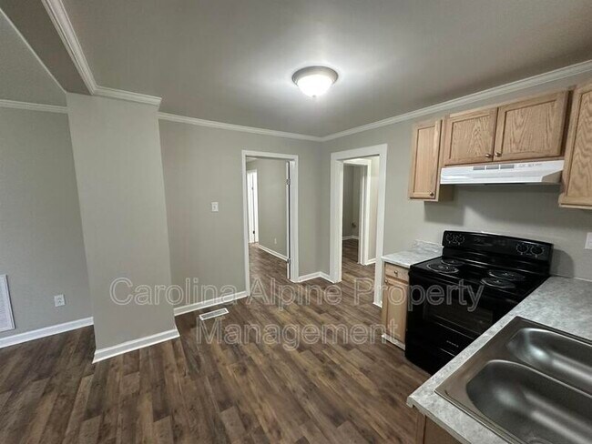 Building Photo - 420 Airline Ext