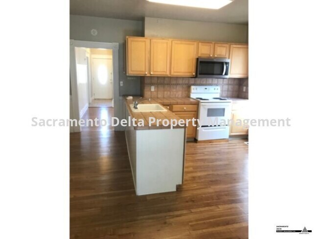 Foto del edificio - Downstairs 2/1 in Gorgeous Victorian Duplex
