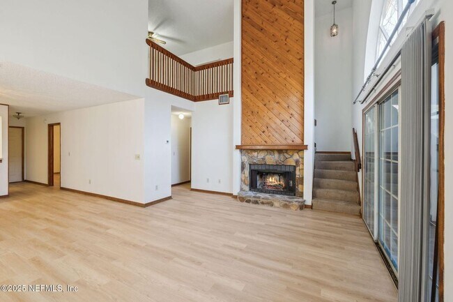 Building Photo - 1138 Fromage Cir W