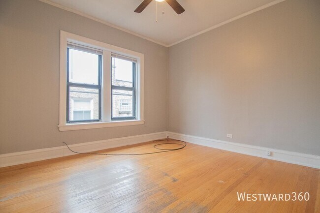 Building Photo - 6509 N Hoyne Ave