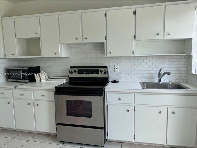 Building Photo - 6060 SW 35th St