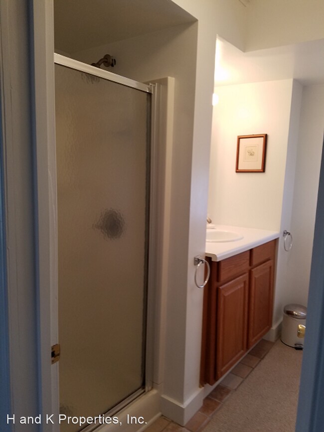Building Photo - 2 br, 2 bath House - 15 Fuller St.
