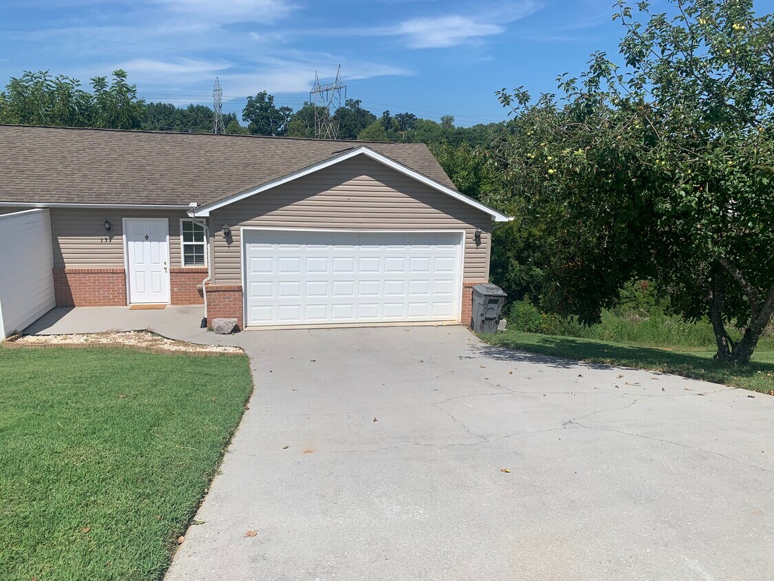 131 Lucy Ln, Maryville, TN 37803 Townhome Rentals in Maryville TN