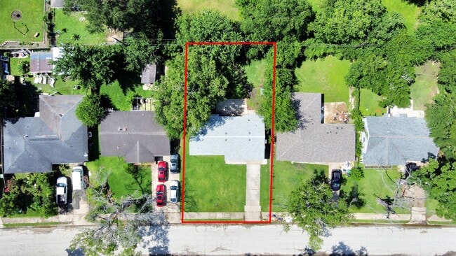 Building Photo - 5738 Kenilwood Dr