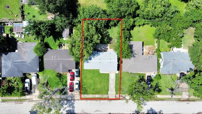 Foto del edificio - 5738 Kenilwood Dr