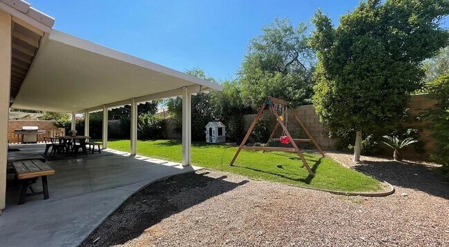 Building Photo - 43209 Avenida Isabella
