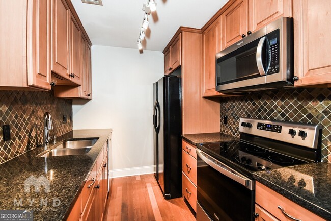 Building Photo - 1202 Pine Heights Dr NE