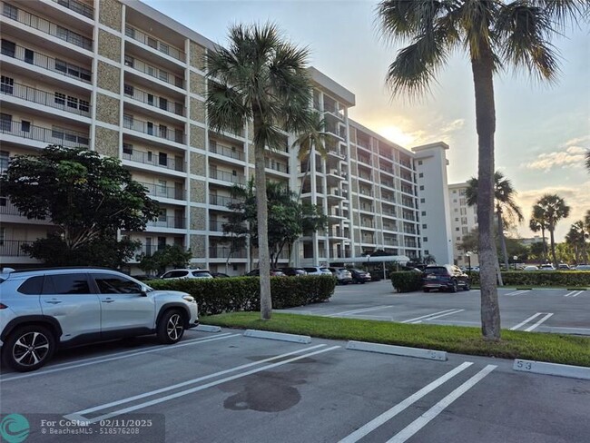 Foto del edificio - 3150 N Palm Aire Dr