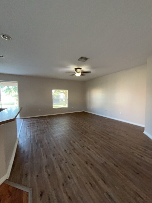 Foto del edificio - 6001 Forest Ridge Ln