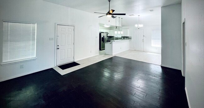 Building Photo - 2719 Exline St