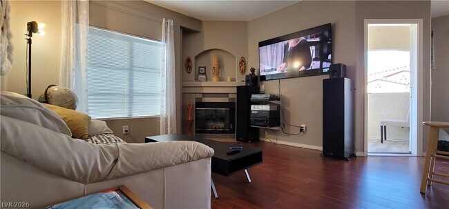 Foto del edificio - 2975 Bluegrass Ln