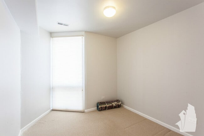 Building Photo - 2045 N Larrabee St