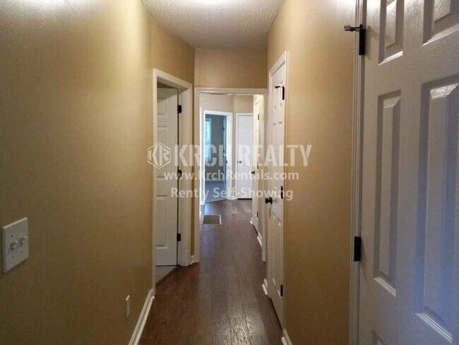 Foto del edificio - Beautiful 3-Bed, 2-Bath Home Offers Tons o...