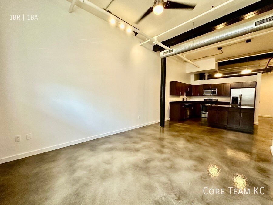Primary Photo - LARGE 1 bedroom available in River Market!
