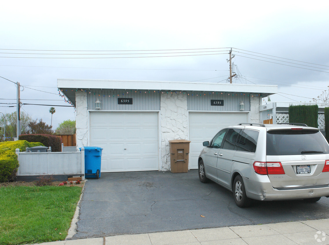 Foto del edificio - 6393-6395 Bollinger Rd