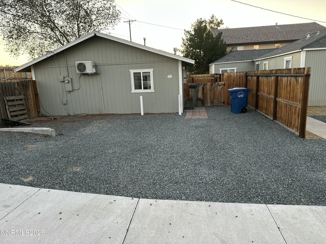 Primary Photo - 710 Esmeralda St