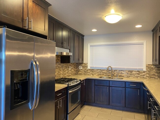 Building Photo - 100 Livingston Terrace Dr