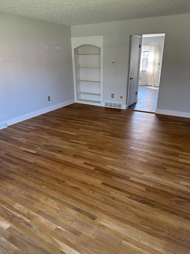 Foto del edificio - 4865 Dierker Rd