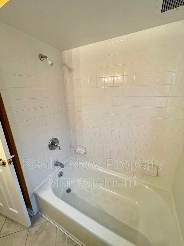 3263 Fulton Rd Unit 1, Cleveland, OH 44109 Condo for Rent in