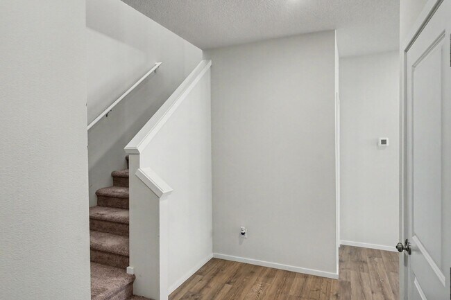 Foto del edificio - 4 Bed (plus BONUS ROOM), 2.5 Bath Newer Home in NE Salem