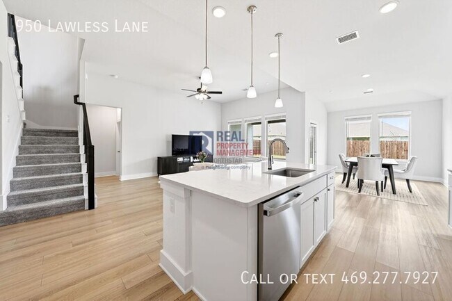 Building Photo - 950 Lawless Ln