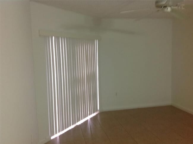 Foto del edificio - 9968 Nob Hill Ln