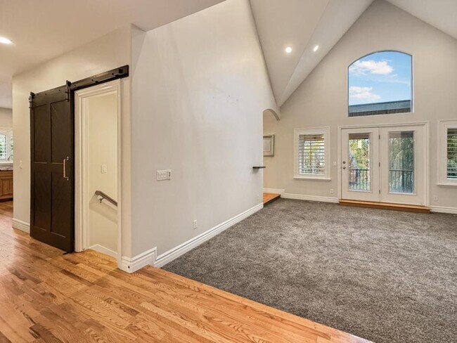 Foto del edificio - 1615 E Lakeview Way