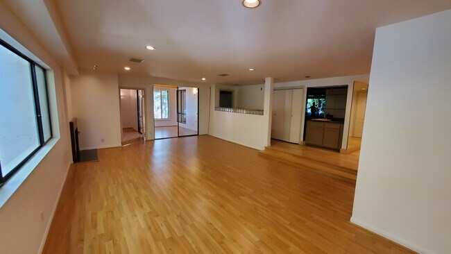 Building Photo - 11687 Bellagio Rd