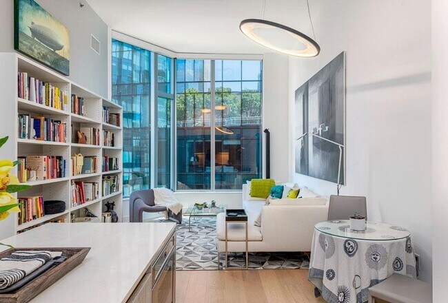 Building Photo - Fantastic Penthouse w/ Balcony and one car valet - 1BR/1 Office/1.5BA - Lumina / SOMA