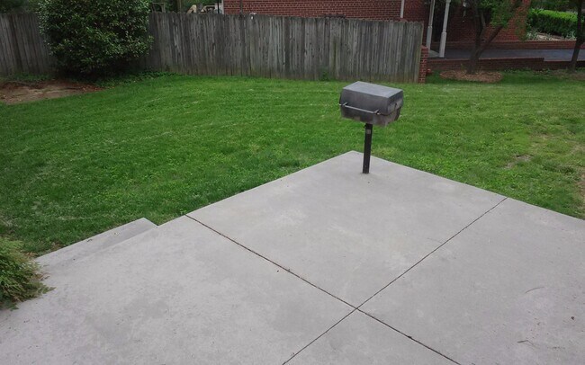 Foto del edificio - Renovated 3 bedroom 1 bath brick ranch