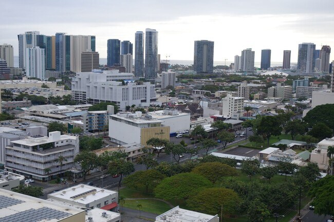 Building Photo - Welcome to Paradise