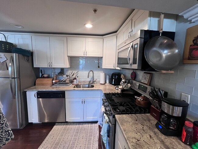 Foto del edificio - 142 Centre St